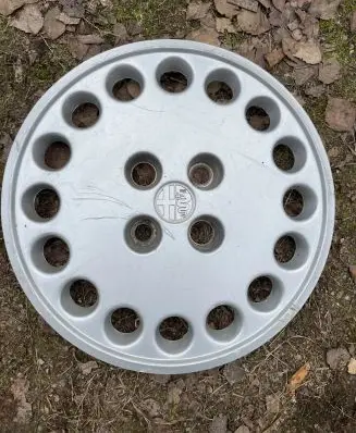 Alfa Romeo 33 R13 wheel hub/cap/trim 132318