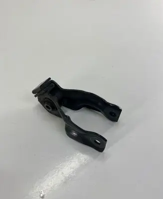 Engine mounting bracket