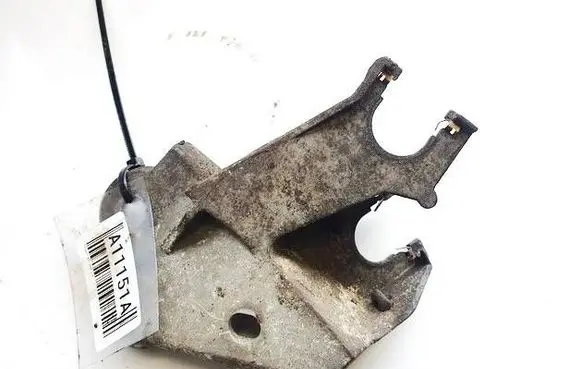 Peugeot 407 Engine mounting bracket 