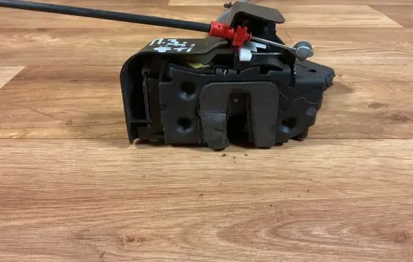 Ford Mondeo MK IV Rear door lock 6M2AR26412BC A048317 970352
