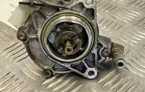 Audi A6 S6 C5 4B Vacuum pump 72218501