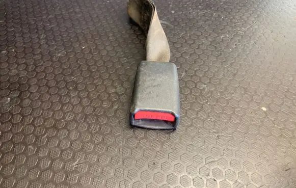 KIA Sorento Rear seatbelt buckle 