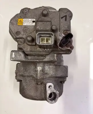 Toyota RAV 4 (XA40) Air conditioning (A/C) compressor (pump) 0422000533 ES27C