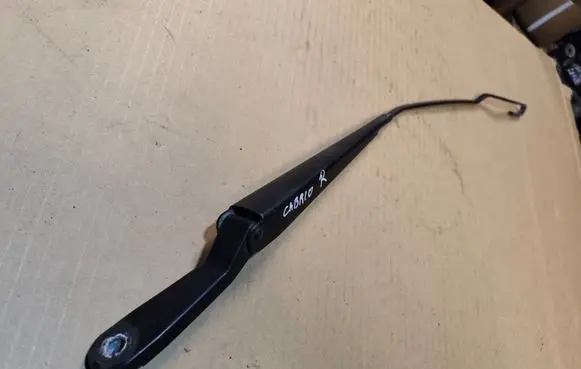 Chrysler Sebring (FJ - JX) Front wiper blade arm 
