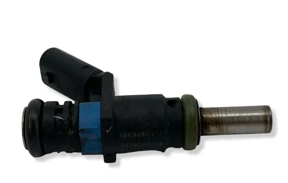 Audi Q7 4M Fuel injector 06E906031A