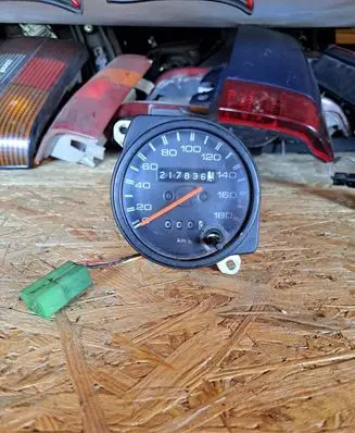 Isuzu Trooper Tachometer 8943114011