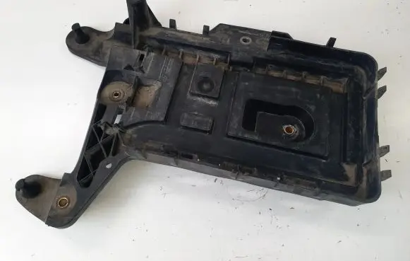 Volkswagen PASSAT B6 Battery tray 1K0915333