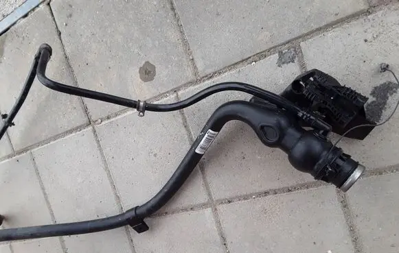 Mercedes-Benz ML W166 Fuel tank filler neck pipe A1664700520