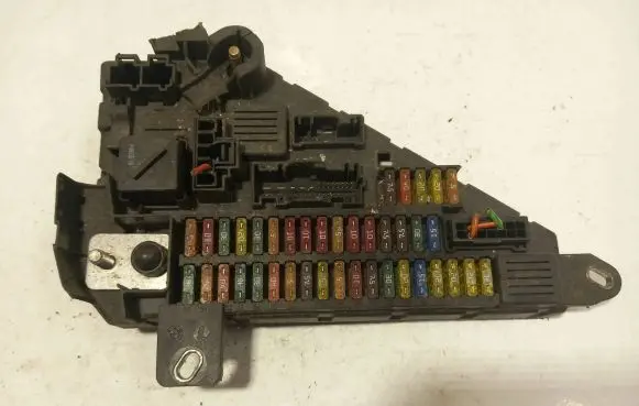 BMW 5 E60 E61 Fuse module 6906619