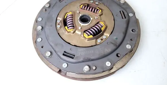 Toyota Yaris Clutch set kit 7B111528 SSA