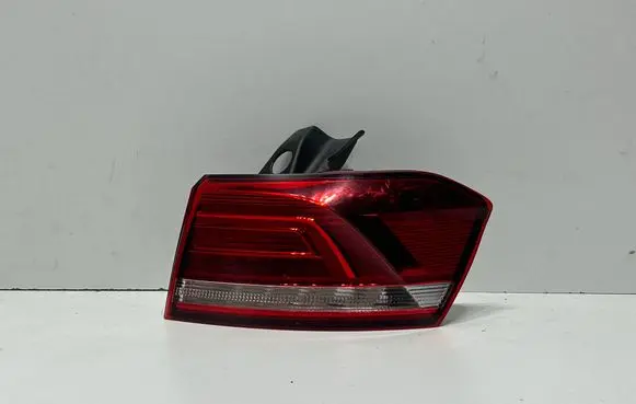 Volkswagen PASSAT B8 Rear/tail lights 3G9945312 195293