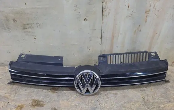 Volkswagen Golf VI Front grill 5K0853653