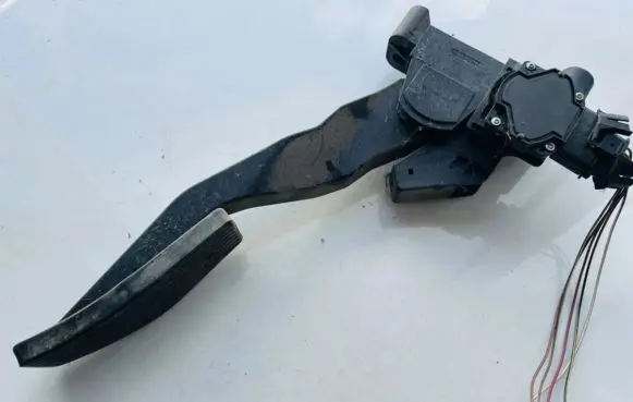 Opel Zafira A Accelerator throttle pedal 90581208aq 0281002298