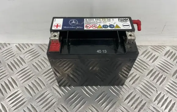 Mercedes-Benz E W212 Car battery A0009827008