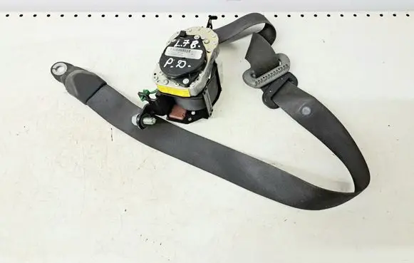 Honda CR-V Front seatbelt