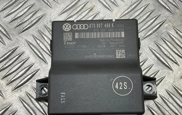 Audi A5 8T 8F Gateway control module 8T0907468K
