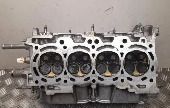 Toyota Auris E180 Engine head 1110139725