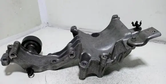 Mercedes-Benz E W212 Generator/alternator bracket A6512340239