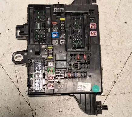 Opel Insignia A Fuse module 13277319 22240702109