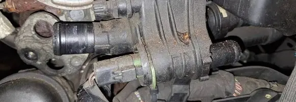 Engine coolant pipe/hose