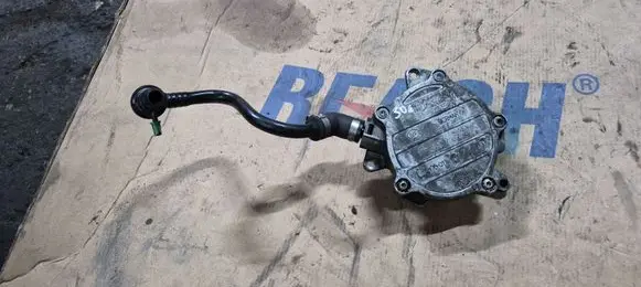 Audi A4 S4 B7 8E 8H Vacuum pump 06D145100E