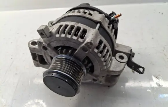 Toyota Avensis T270 Generator/alternator 110210014044 270600G021 34000093