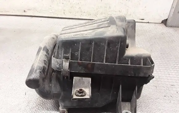 Suzuki Grand Vitara I Air filter box 