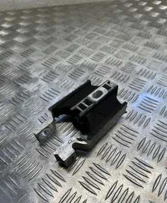 Engine mount bracket