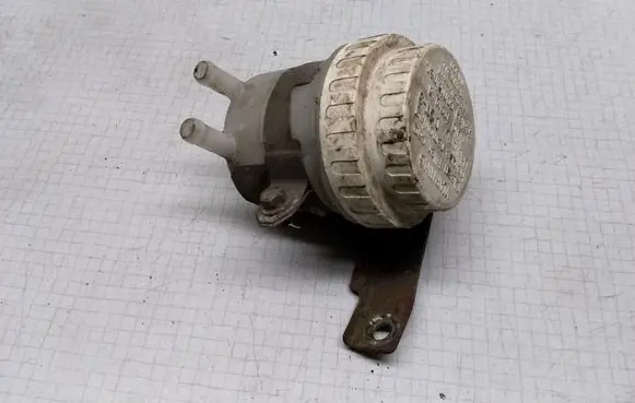 Mitsubishi Galant Power steering fluid tank/reservoir