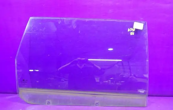 Hyundai Trajet Front door window glass four-door