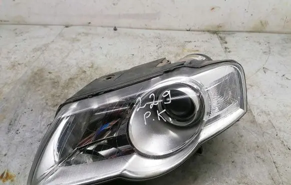 Volkswagen PASSAT B6 Headlight/headlamp