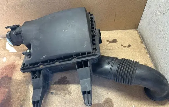 Mercedes-Benz Sprinter W906 Air filter box A0000903751