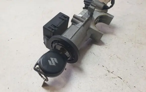Suzuki Swift I Ignition lock 3397062J00