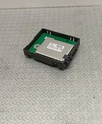 Mercedes-Benz A W169 Aerial antenna amplifier A1698200475 50110009 046701514534