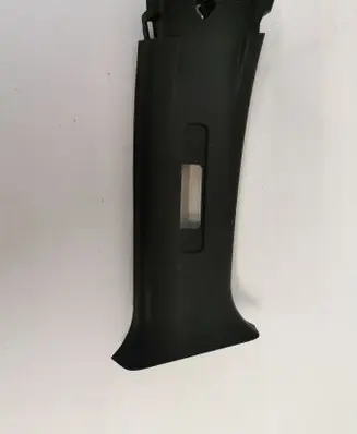 Nissan Leaf II (ZE1) Seat belt trim 769133NL0A
