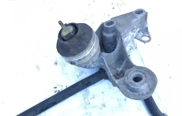 Skoda Superb B5 (3U) Engine mount bracket 8e0199352