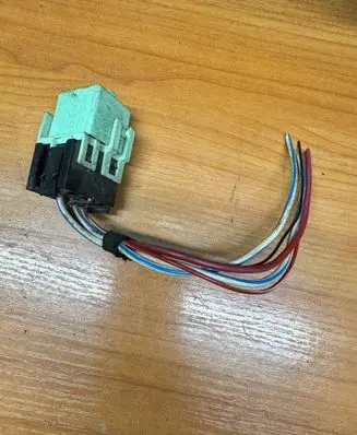 BMW 5 E60 E61 Other relay 8373700 61368373700 231345395312