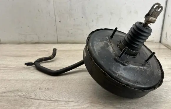 Toyota RAV 4 (XA20) Brake booster 13101013920 4D02160