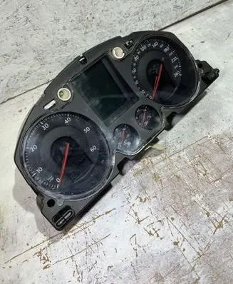 Volkswagen PASSAT B6 Speedometer (instrument cluster) 3C0920871