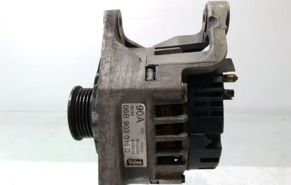 Volkswagen PASSAT B5 Generator/alternator 06B903016D