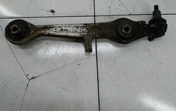 Volkswagen PASSAT B5 Front control arm 4D0407155