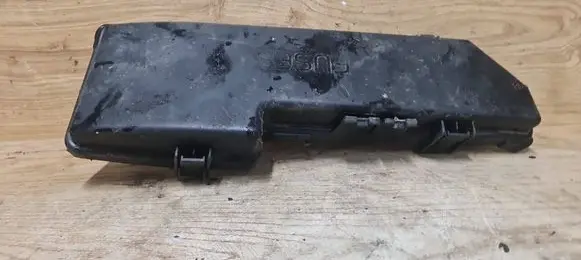 Volvo V70 Fuse box cover 9494211