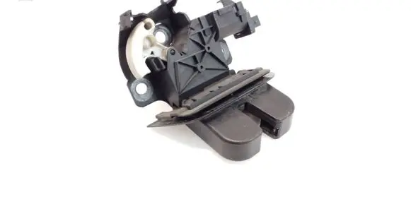 Audi A4 S4 B7 8E 8H Tailgate/trunk/boot lock/catch/latch 8E9827520A