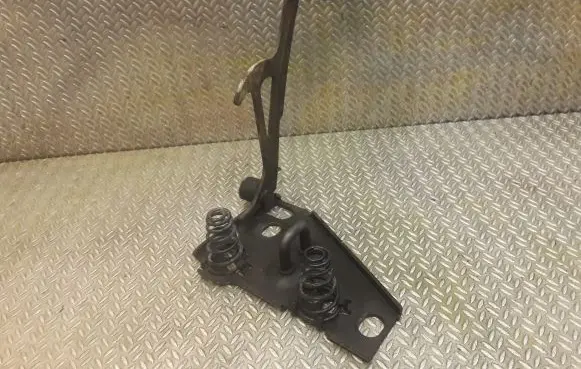 Mercedes-Benz ML W163 Engine bonnet (hood) release handle 1638800560 A1638800560