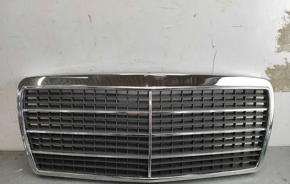 Mercedes-Benz E W124 Front grill A1248880223