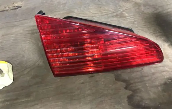 Peugeot 607 Tailgate rear/tail lights 