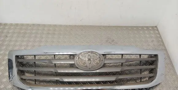 Toyota Hilux (AN10, AN20, AN30) Front bumper upper radiator grill