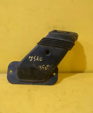 Ford Focus Coolant heater control valve RZ2R10P3