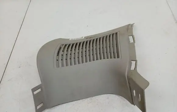 Ford Focus (D) pillar trim (bottom) 0537