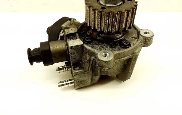 Skoda Octavia Mk3 (5E) Fuel injection high pressure pump 04L130755D 0445010537